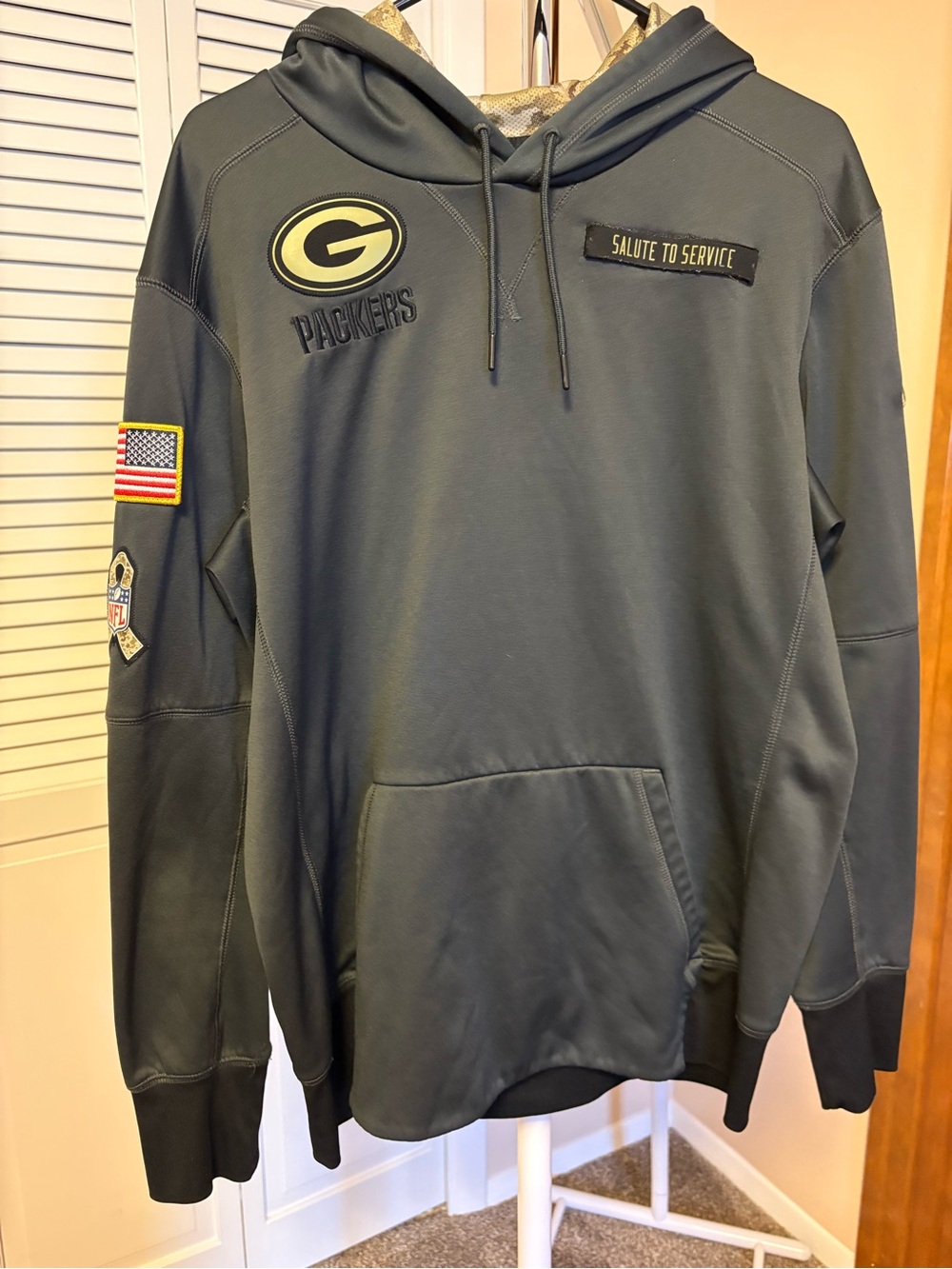 Nike Green Packers Salute to Service Hoodie